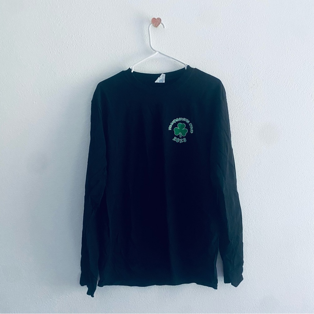 Port & Compny Friends Minier Tap black long sleeve t-shirt